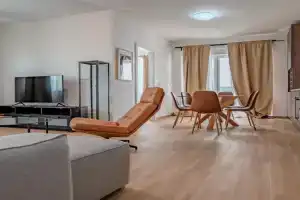 Apartman Fjaka-spacious two bedroom apartment with parking, Sibenik