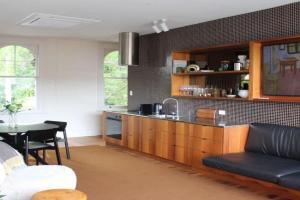 Le Salon Luxury City Apartment with Free Parking, Launceston