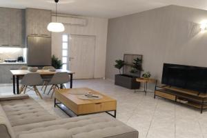 M & N Residence Apartments, Panormos