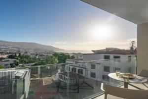 Maravilhas I by An Island Apart, Funchal