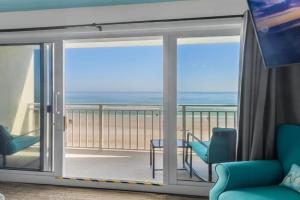 Ocean Front and Pool Front At Daytona Inn Beach Resort, Daytona Beach