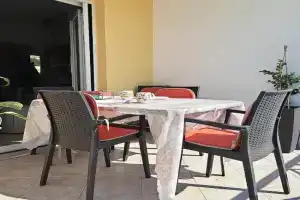 Guest House Alepou Leros, Alinda