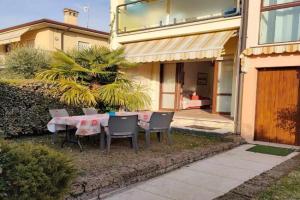 Residence MokyA1-piscina, WiFi, giardino, garage Apartments, Lazise
