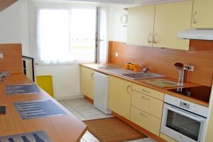 APPARTEMENT FACE MER T2 35 m2 pour 4 personnes proche tous commerces Apartments, St. Jean-de-Monts