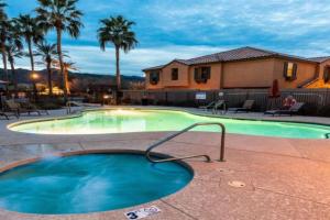 Central Luxury Mountain Oasis with TWO Pools and Jacuzzis Guest house, Phoenix