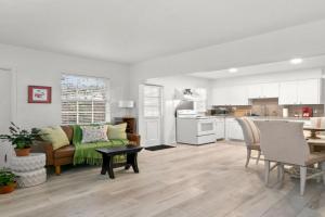 NEW! Bayside Escape - Cozy Hideaway Near Bayshore Beautiful Apartments, Tampa