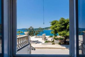 Top Location Three Bedroom Apartment, Slano