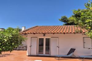 Alextina Residence Guest house, Artemida