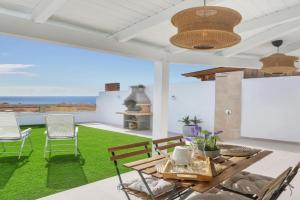 Recently renovated, with views, barbecue and outdoor shower Apartments, Caleta de Fuste