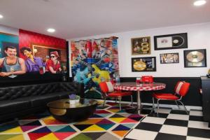 Rock N Roll, Mins to CP & SF, King, Pet OK Apartments, Sandusky