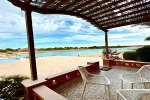 Exquisite 1BR Chalet with Pool and Beach Front, El Gouna