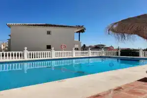 Peaceful 2BR Apartment - Pool - Parking - Casa Romin, Fuengirola