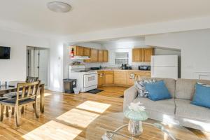 Cozy Apartment in College Town!, Boston