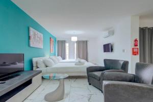 Cosy 1BR home with full amenities in central Gzira by 360 Estates Apartments, St Julians