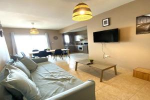 2Br Apt - 5mins walk to the Beach with Internet access Apartments, Larnaka