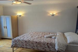 Bright room near Metro Monk station with Self Check-in, Montreal