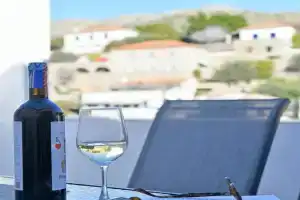 Aori Guest House II, Hydra