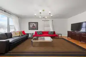 Perfect Location Across from Park & Train Station Guest house, Chicago