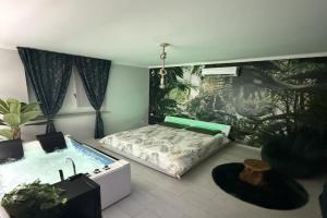 TROPICAL RHAPSODY - Jacuzzi & King Size a Centro Apartments, Torino