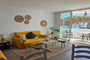 Beachfront Apartment in Calahonda, Mijas Costa