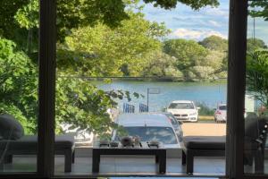 Modernes Wasserfront Wohnung, Terrasse, Parkplatz Apartments, Russelsheim