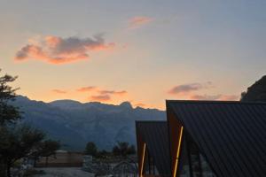 Thethi Sky Lodge, Bajraku i Thethit