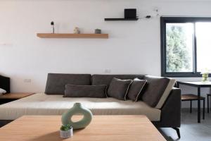 adam's Room, Haifa
