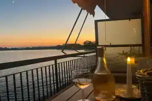 Blue Nights Apartments, Eretria