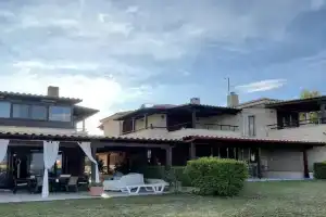 Ira's House, Afitos
