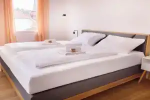 Design Apartment mit Kingsize-Betten & Balkon, Pforzheim