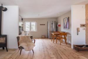 Casa Claudia, stylish & spacious, Nago-Torbole