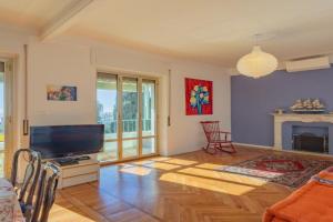 Tennis Flat with Sea View by Wonderful Italy Apartments, Sanremo