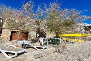 Azure Apartments By The Sea Near City Omiš, Tice