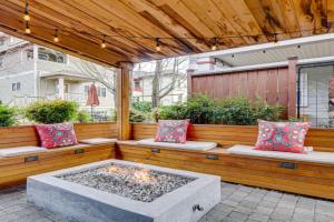 5 Mi to Oregon Zoo Spacious Retreat with Patio Guest house, Portland