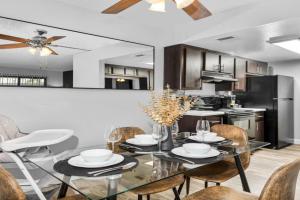 Comfy 2BR Pool Gym Prime Location Apartments, Scottsdale