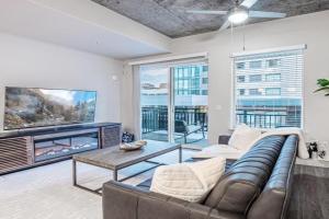 Designer - by Convention Center Pool, HTub, 24-7 Gym Apartments, Salt Lake City