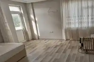 Berk Apt Apartments, Side