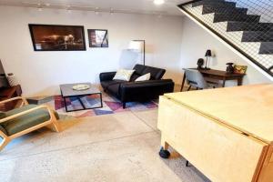 Private Townhome Haven in Downtown Apartments, Albuquerque