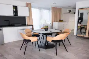 ÚJ - Emili Apartman - 27 főre, Miskolc