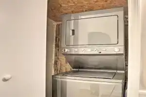 3BR Home with Patio and Waterfall Pond Guest house, Overland Park