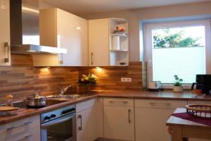 Inselblume 15 - Ferienwohnung mit Garten, in absoluter Ruhe Guest house, Burg auf Fehmarn