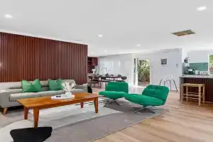 Mid-Century Magic Stylish 4BR Family Home Guest house, Perth