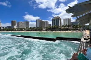 2 Minute walk to Waikiki beach, FREE Parking Apartments, Honolulu