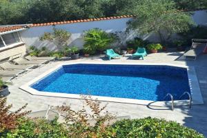 Apartment with private pool and arbor, Malinska