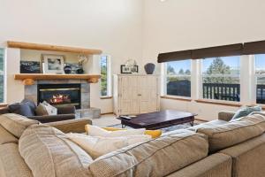Beautiful Townhouse - Country Feeling Right in Town 4230, Bend