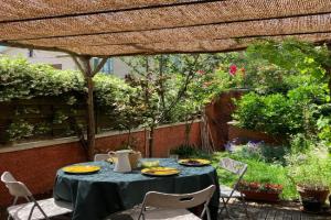 Maison petit jardin Guest house, Valence