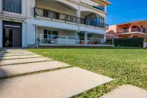 Appartamento in villa-giardino-50 m dal mare, Avola