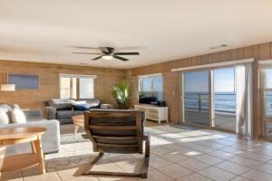 Oceanfront Getaway - Ocean Views - Fire Pit - BBQ - Beach Access Guest house, Carlsbad