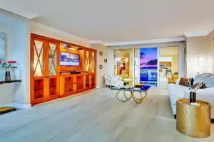 Skyline Serenity-Strip Pool F1 View-No Resort Fee, Las Vegas