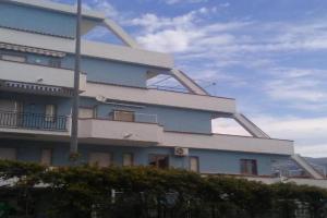 Appartamento con grande terrazza, 100 m dal mare Apartments, Scalea